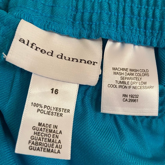 🦋 NEW LISTING!! 🦋 Lovely aqua colored pants.  NWOT  A great price!! - Picture 2 of 2